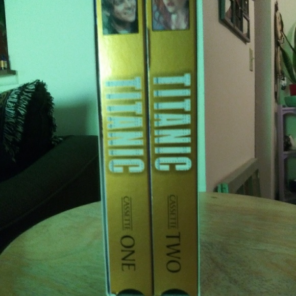 VHS movie tapes. Set of 2 - Picture 3 of 4